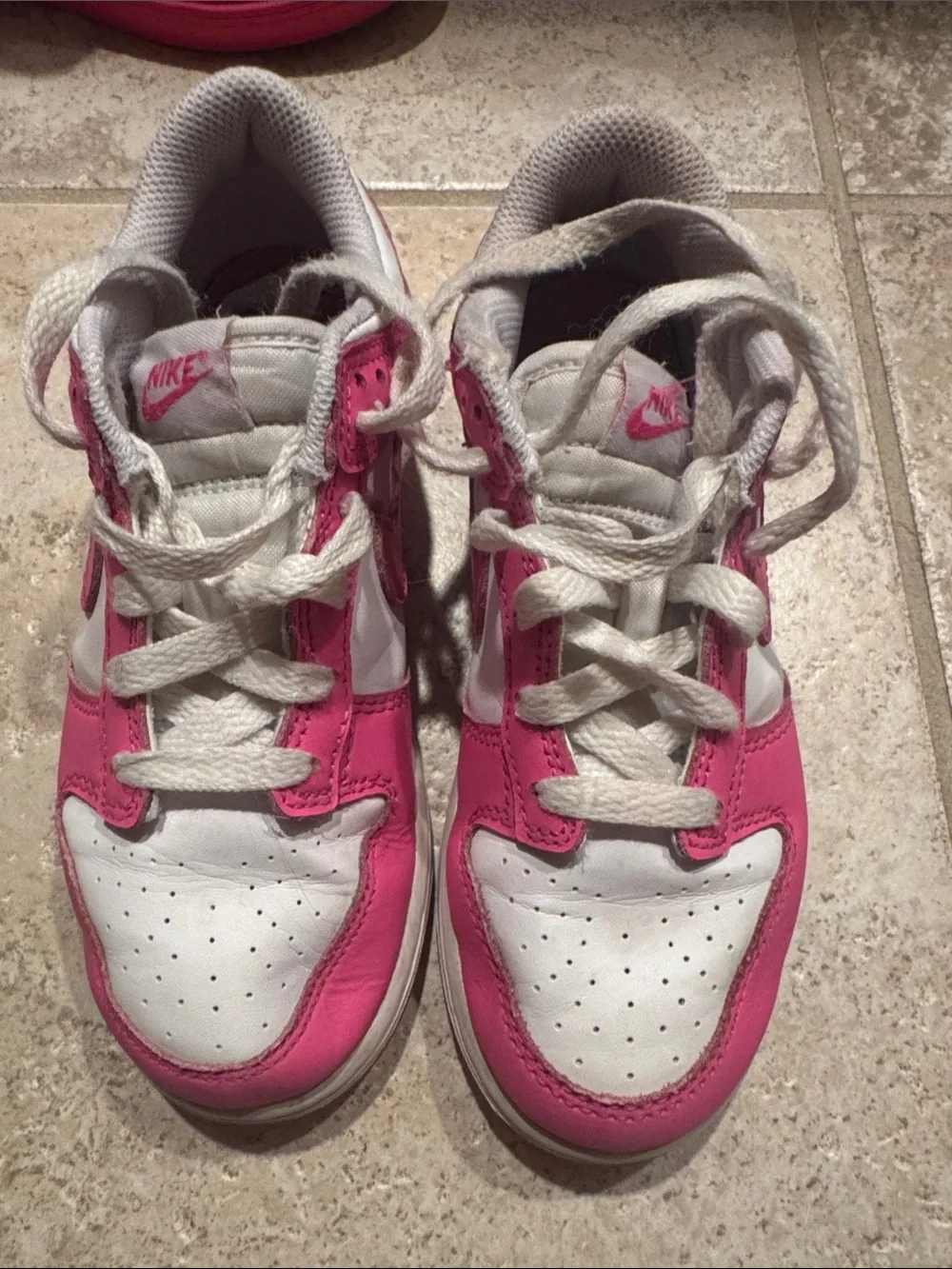 Nike Kids Low-Top Sneakers in Pink and White